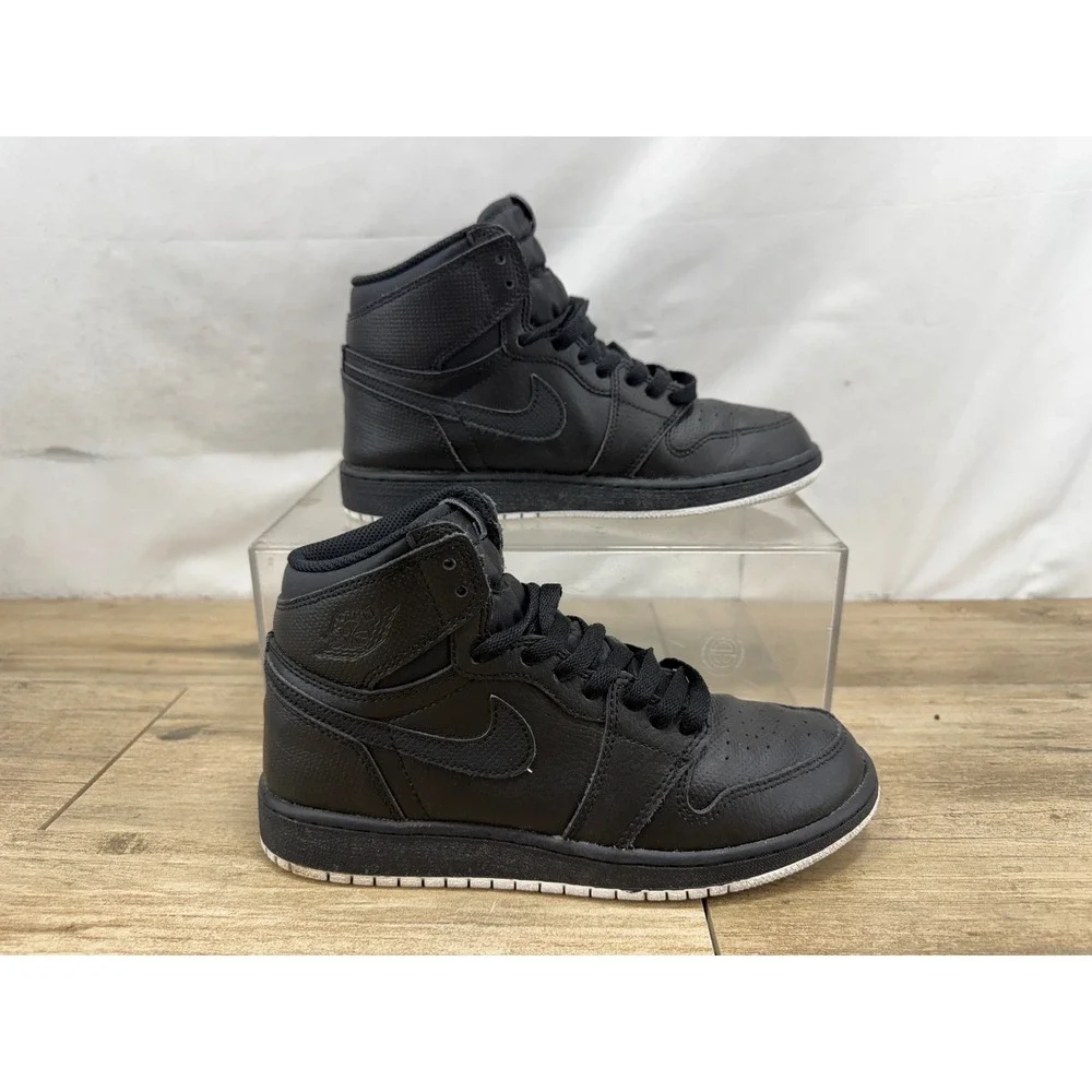 Nike Air Jordan 1 Retro High Triple Black Kids Shoes 575441-002 Size 6Y